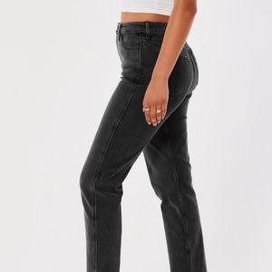 Hollister Ultra High Rise Mom Jean w25 L27